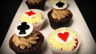 assets/photos/_resampled/croppedimage320180-poker-mini-cupcakes.jpg