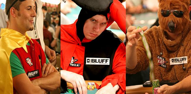 Des joueurs de poker déguisés à la table de poker.