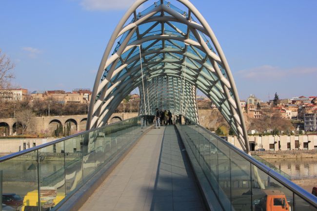 Pont de la Paix à Tbilissi