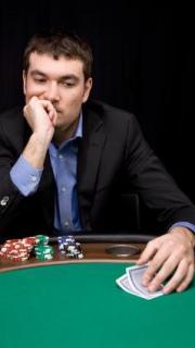 Debutant en train d'apprendre les bases du Texas Holdem
