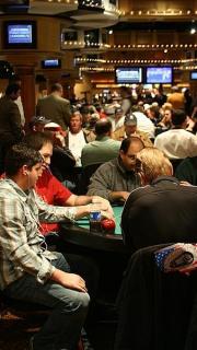 Une salle de poker dans un casino