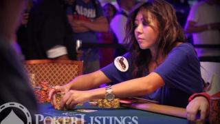 Maria Ho pousse son tapis
