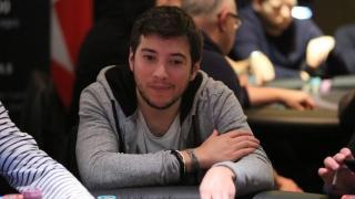 Joueur dans une situation courante de poker