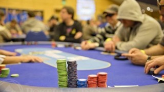 Un scénario de main de poker à une table a plusieurs réponses possibles