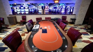 table de poker dans un casino
