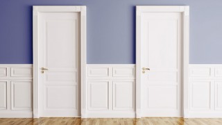 Deux portes : Laquelle va s'ouvrir ?