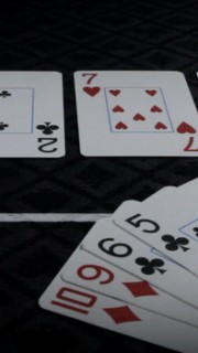 Une autre variante de poker. Pot Limit Omaha cartes et jetons