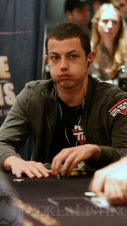 Tom Dwan est ennuyé et souffle