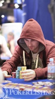 joueur de poker sweat a capuche