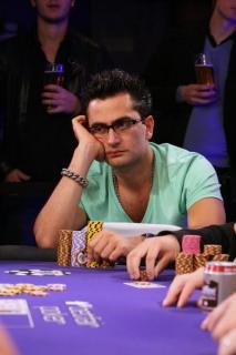 Antonio Esfandiari sait qu'il faut voir la main dans son ensemble au poker