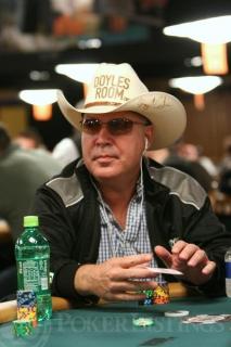Hoyt Corkins sait quand jeter ses cartes