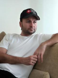 Daniel Negreanu relax