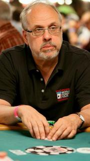 David Sklansky sait mettre ses adversaires sur un éventail de mains