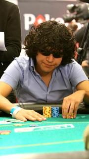 Un joueur de tournoi sit-and-go