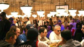 Un grand tournoi de poker, les WSOP