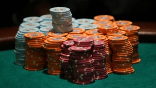 Un gros stack (gros tapis) à une table de poker