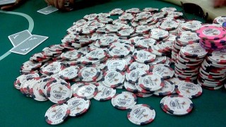 Un très gros pot remporté au poker