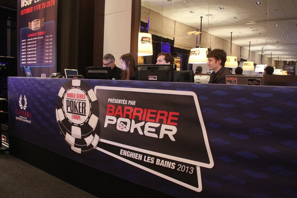 Organisateurs poker préparent le jour suivant