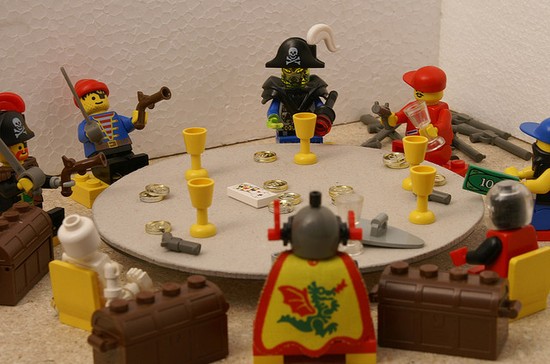 Legos autour d'une table