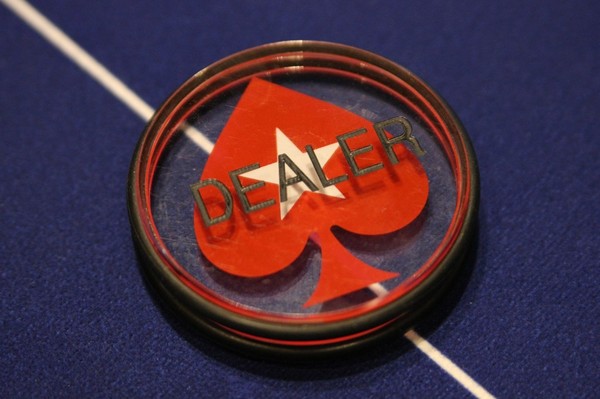 Bouton du dealer PokerStars