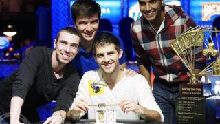 Un joueur qui a gagné un gros tournoi et pris du plaisir