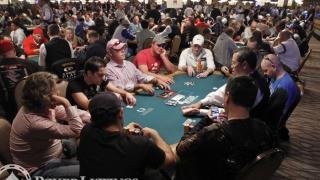 Le premier jour d'un grand tournoi de poker live et ses milliers de joueurs