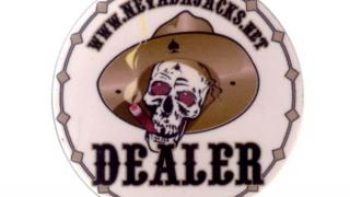 Un bouton de dealer tête de mort