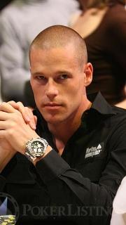 Patrik Antonius, joueur de poker qui a le contrôle