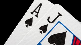 AJ as valet au poker, une grosse main haute mais marginale