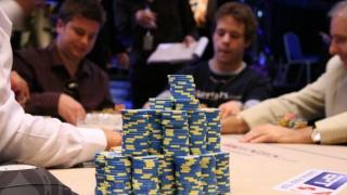 Un énorme stack de poker