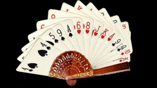 éventail de mains au poker : un éventail de cartes