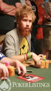 Joueur de poker barbu