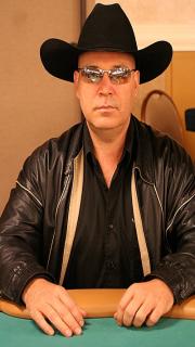 Hoyt Corkins en pleine concentration au poker