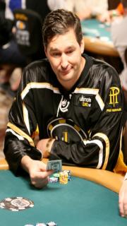 Phil Hellmuth prêt à folder