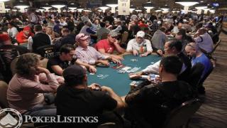 Le premier jour d'un grand tournoi de poker live et ses milliers de joueurs