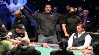 Hevad !khan grosse émotion de victoire à la table de poker