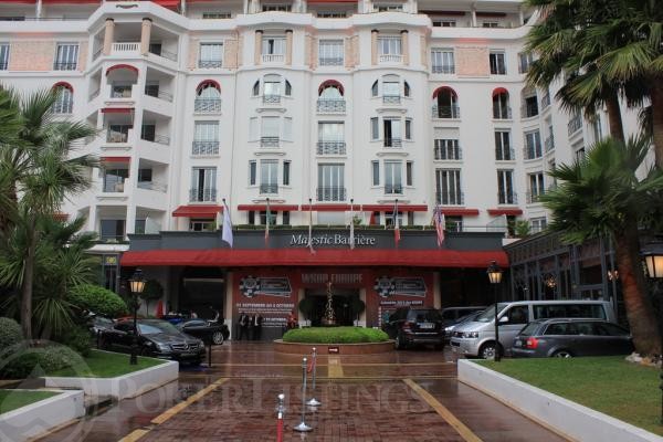 Entrée hôtel Majestic Cannes