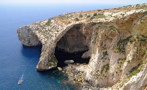 Blue Grotto la Grotte Bleue